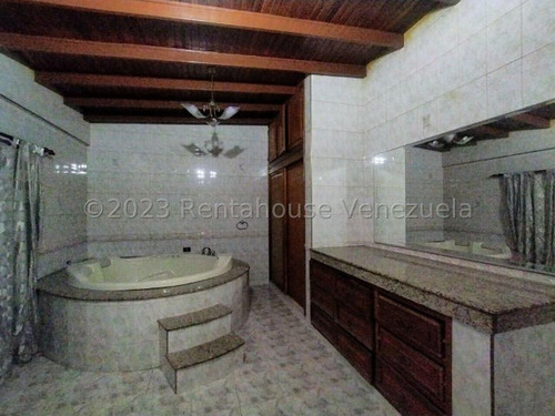 Gran Edificio En Venta En El Casco Central De Palo Negro Con Locales Comercial, Y Apartamentos Db 24-17347