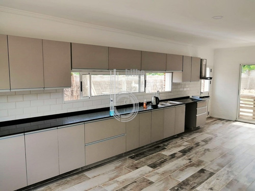 Imperdible Casa De 3 Dormitorios Y 2 Baños En Pinar Sur- Ref: 5
