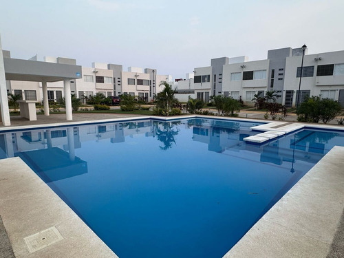 Casa En Renta Amueblada Y Equipada Con Club De Playa Privado