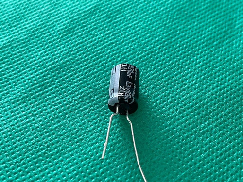 3x Capacitor Eletrolitico 820uf/6,3v 105º 8x12mm Rubycon