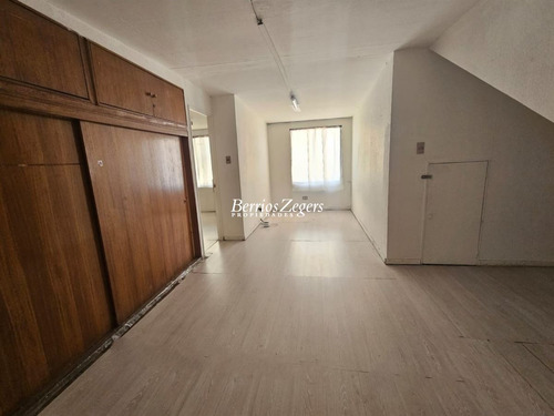 Casa En Venta 5 Dormitorios, Estar, Cercana A Metro En Ñuñoa