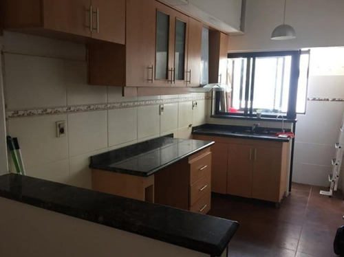 Alquilo Cómodo Apartamento En Edificio De Estilo, 2 Dormitorios, 2 Baños Y Terraza Lavadero, Ubicado En Palermo.