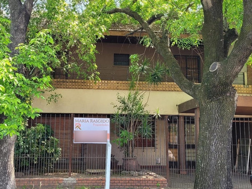 Casa  En Venta Ubicado En Castelar, Morón, G.b.a. Zona Oeste