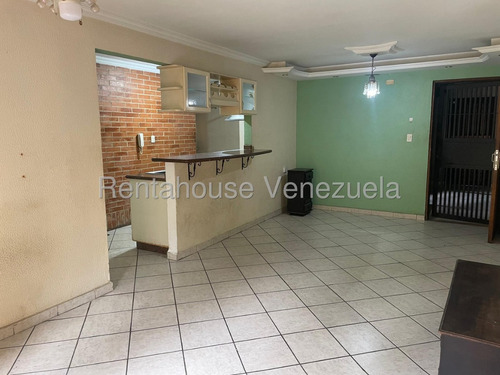 Ms Cómodo Apartamento De 3 Habitaciones, Con Closet, Tanque De Agua Y Bomba De Agua, Balcón Cerca Del Portón , Excelente Condominio Y Vigilancia Cerca De La Ujap . Semi Amoblado. Poblado San Diego