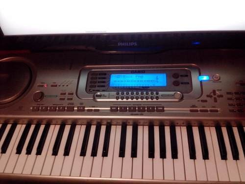 Teclado musical Casio High-Grade WK-3300 76 teclas