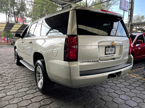 Imagen 6 de 13 de Chevrolet Suburban 2017 5.4 Ls Tela At