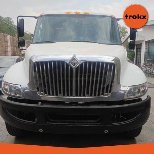 International 4300 Modelo 2013 Con Pipa De Acero Inoxidable