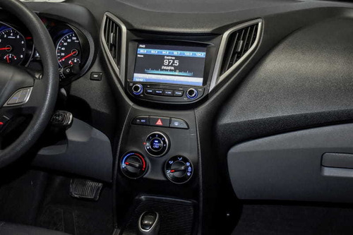 Imagem 8 de 15 de Hyundai Hb20s 1.6 Comfort Plus 16v