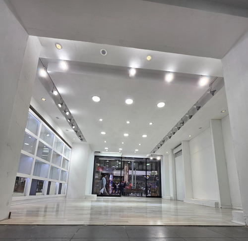 Moderno Local Comercial, Colindante Acceso Mall Vivo Imperio