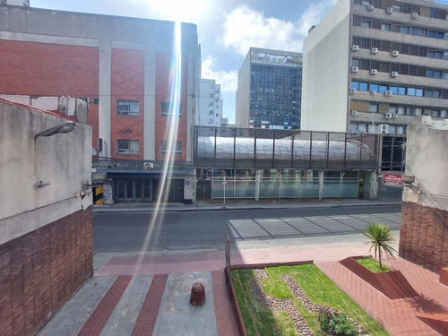 Imagen 6 de 14 de Excelente Oficina Al Frente Sobre Guayabos Y Gaboto. A Una Cuadra Al Sur De 18 De Julio.