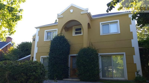 Imagen 2 de 24 de Hermosa Casa De 5 Ambientes Quincho Con Playrrom En Barrio Septiembre