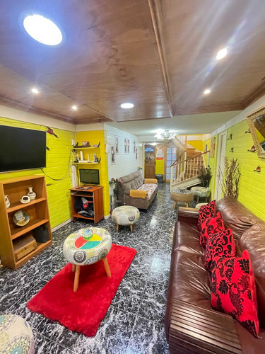 Casa 2 Pisos, 74 M2, 4d+3b+1e, Maipú (79057)
