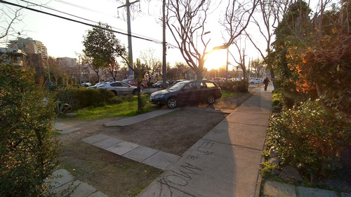 Casa Comercial Frente Plaza | Av Sebastian Piñera, Manquehue