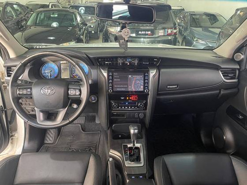 Toyota Hilux SW4 2.7 VVT-I FLEX SRV 7L 4X2 AUTOMÁTICO