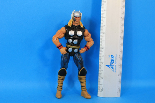 Gigantic Battles Thor Marvel Universe Hasbro Figura (Usado)