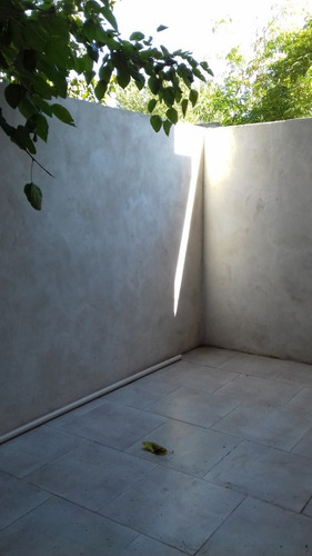 Venta En Block. Local A Estrenar + 10 Deptos De 2 Y 3 Amb + 4 Cocheras. Ideal Inversor.