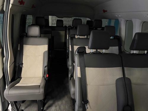 Imagen 8 de 9 de Toyota Hiace 2021 2.8 Tdi Commuter 6at 14a