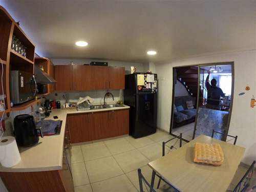 Casa En Venta De 4 Dorm. En Maipú