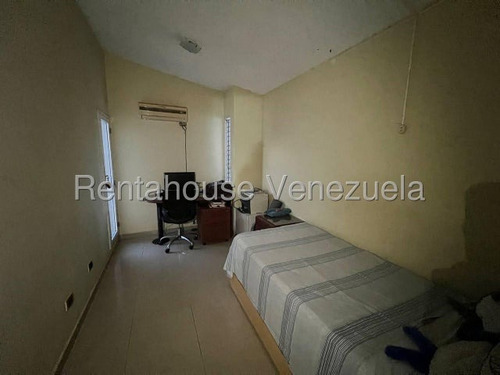 Townhouse En Venta Av Aragua Urb Conj Resid Parque La Morita 25-8301 Hc