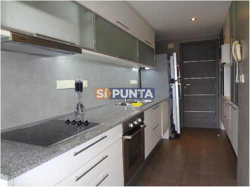 Imagen 12 de 16 de Apartamento De 3 Dormitorios Y Dependencia, Playa Mansa