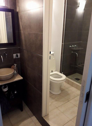 Oficina De 221 M2. En Casco Histórico. Ideal Para Renta.