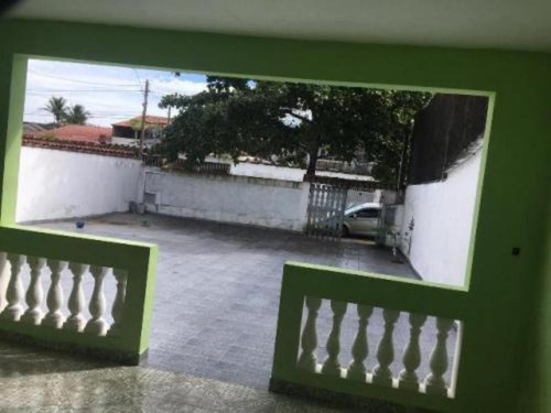Casa Com Quintal Na Frente E Perto Da Praia Em Itanhaém Sp