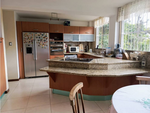 Casa Con Amplios Jardines En Urb Parque El Retiro, San Antonio