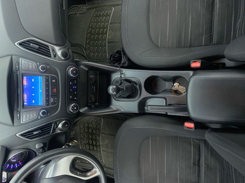 Imagen 20 de 25 de Hyundai Tucson Ix35 Gl 2.0 Mecanico