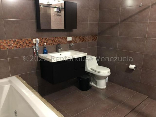 Imagen 5 de 11 de Hermosa Casa Duplex, Con Amplios Y Funcionales Espacios De Muy Buen Gusto. Sobresale Cada Detalle, Especialmente Su Cocina Estilo Italiana Con Topes De Granito. #22-18477.
