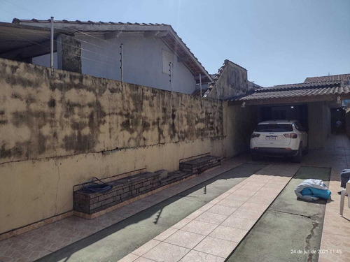 Imagem 3 de 14 de Casa Em Mongaguá Com Quintal Grande A 500 Metros Do Mar