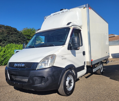 Iveco 35s14 2013 Com Baú Refrigerado 4m