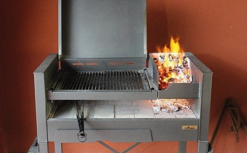 Parrilla A Leña Móvil Tromen Criolla Con Ruedas Tapa Negra