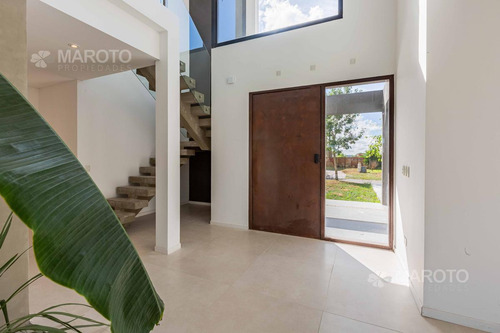 Imagen 21 de 30 de Casa En Venta A La Laguna En Canton Norte- Maroto Propiedades-