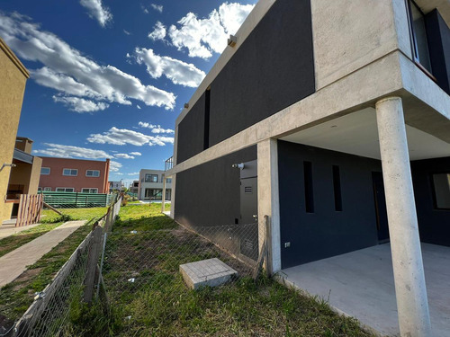 Casa En Venta Puertos Escobar Barrio Araucarias
