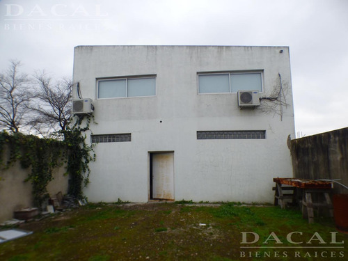 Depósito En Venta En La Plata Calle 119 E/ 526 Y 527 Dacal Bienes Raices