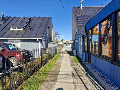 A Dos Cuadras De La Costaneras De Puerto Varas