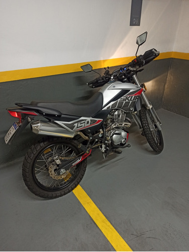 Motomel Skua Silver Edition