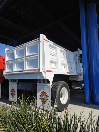 International 4300 Modelo 2014 Volteo Nuevo 7 Metros