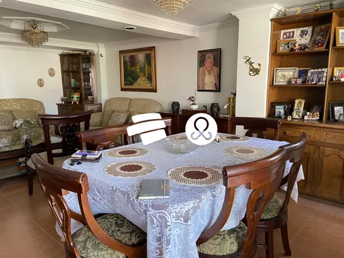 Apartamento En Venta En Edificio Laureles