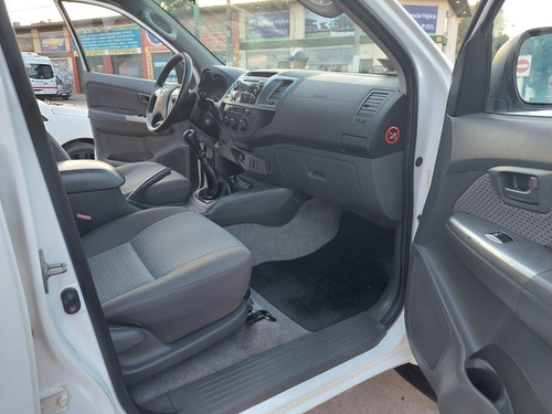 Imagen 6 de 10 de Toyota Hilux 2014 3.0 Cd Sr 171cv 4x2 - B3