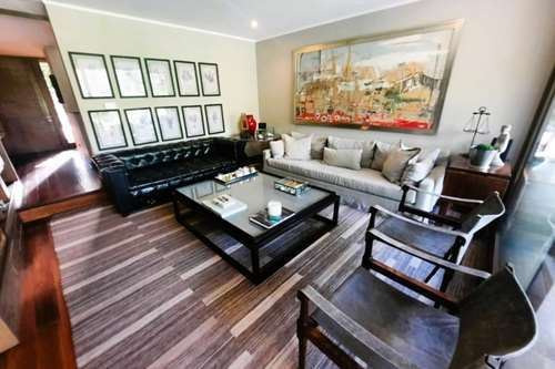 Casa En Venta De 6 Dorm. En Chicureo