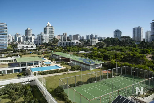 Departamento En Torre Lobos En Venta, Unidad De 3 Dormitorios Con Vista Al Mar, Punta Del Este