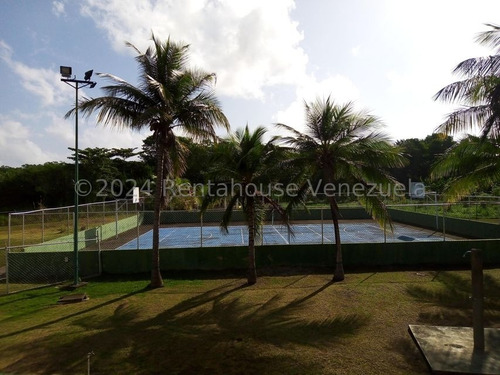 Jmc Townhouse En Venta En Urb. Villas De Monte Lindo 24-19833 Yk