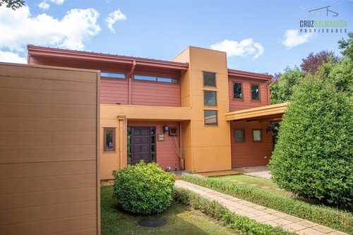 Casa En Venta De 5 Dorm. En Puerto Varas