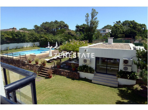 Apartamento En Brava, 3 Dormitorios