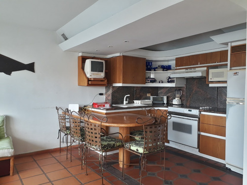 Imagen 2 de 13 de En Venta Apto. 1h Con Muelle Comun Vista A Los Canales Navegables
