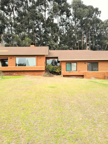 Casa En Agradable Condominio/ Cerro Grande