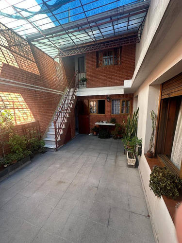 Casa Con Garage Sobre Avenida En Venta!!!