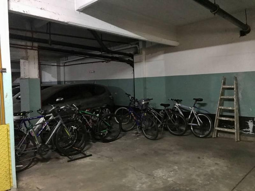 Amplio Departamento En Venta En Caballito Con Cochera Y Vista Al Parque Rivadavia