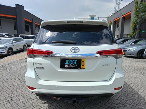 Toyota Fortuner 2.8 SRV